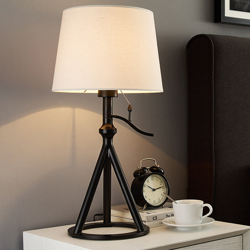 Weiß verjüngter trommeltisch licht minimalistische Stoff Einschlafzimmer Nachtlampe mit schwarzem Tri-Leg-Ständer