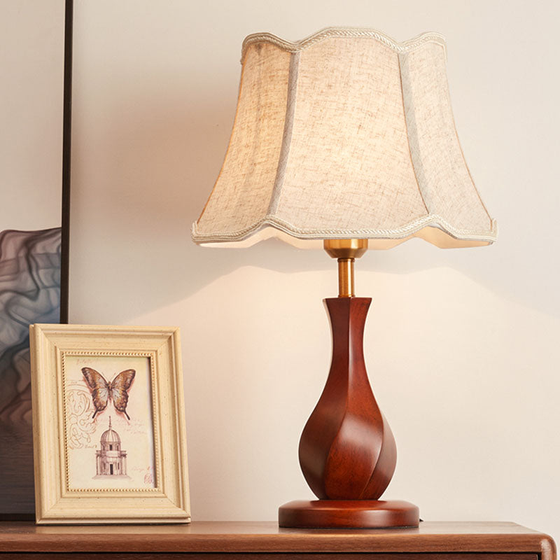 Countryside Flared Night Stand Light 1 Bulb Fabric Table Lamp with Scalloped Trim in Flaxen/Beige