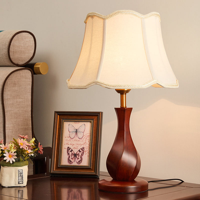 Countryside Flared Night Stand Light 1 Bulb Fabric Table Lamp with Scalloped Trim in Flaxen/Beige