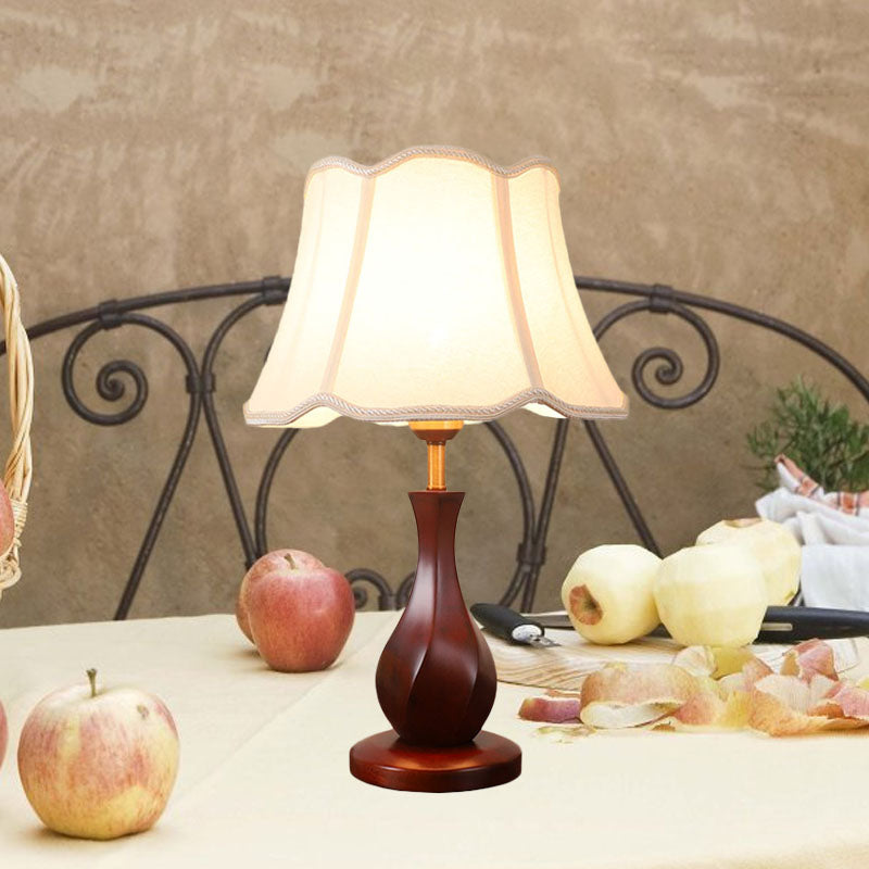 Countryside Flared Night Stand Light 1 Bulb Fabric Table Lamp with Scalloped Trim in Flaxen/Beige