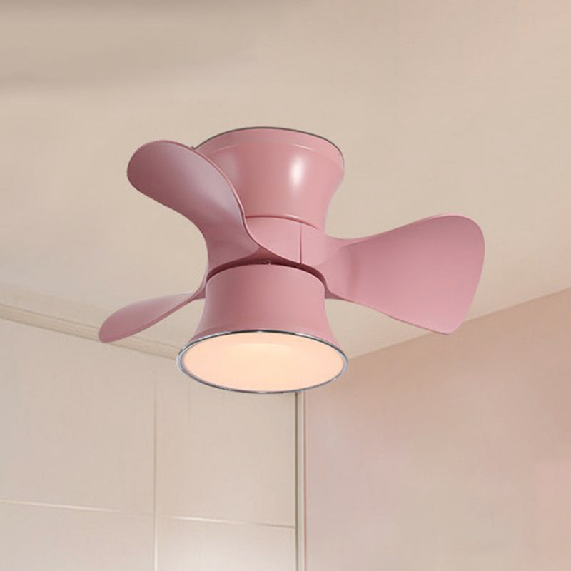 Éclairage de macaron à lame à 3 lames Van de plafond bleu / rose Curvy Flushmount Éclairage avec nuance acrylique, 23,5 "de largeur