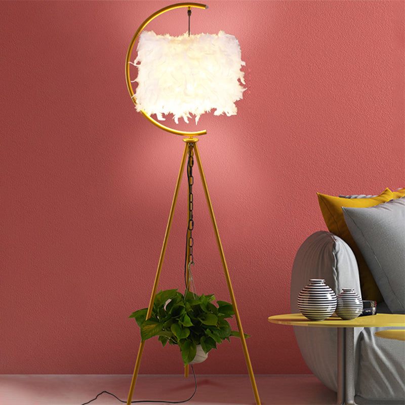 Trommelvloer Standing Light met veren deco eigentijdse stof een enkele slaapkamer tri-poten vloerlamp in zwart/goud