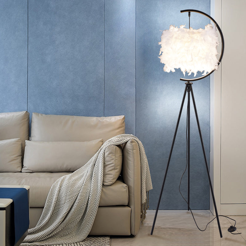 Trommelvloer Standing Light met veren deco eigentijdse stof een enkele slaapkamer tri-poten vloerlamp in zwart/goud