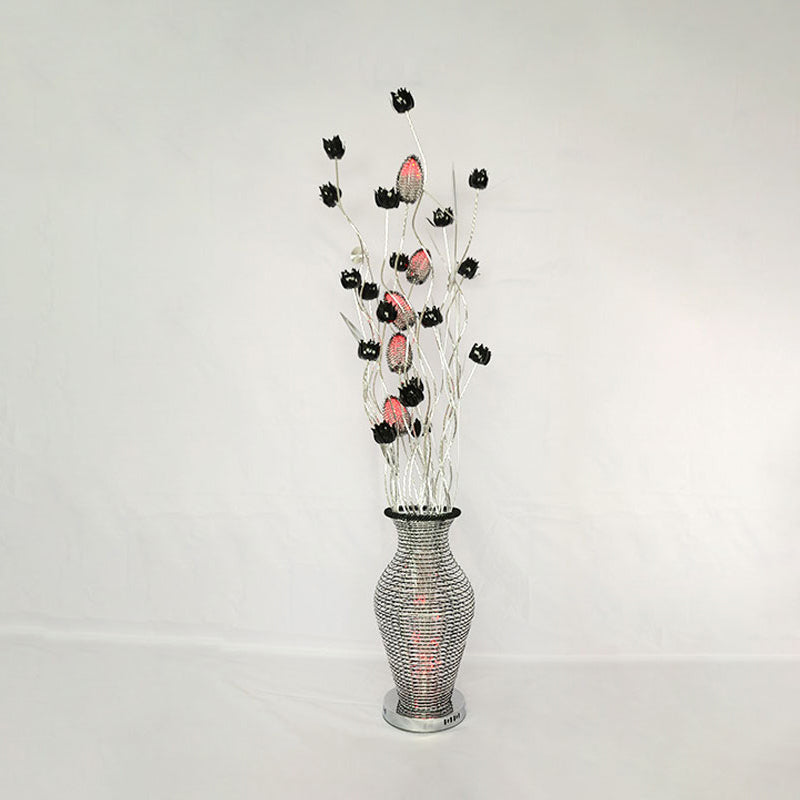 LED staande lamp Art Decor Cutout Vase Aluminium leesvloer Licht met bloemenontwerp in zwart