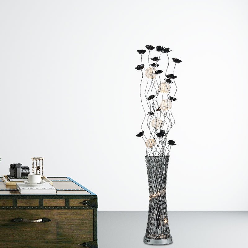 Columna decorativa de columna hueca lámpara de lectura de led de palo de metal ligero con decoración de rosas en negro y plateado