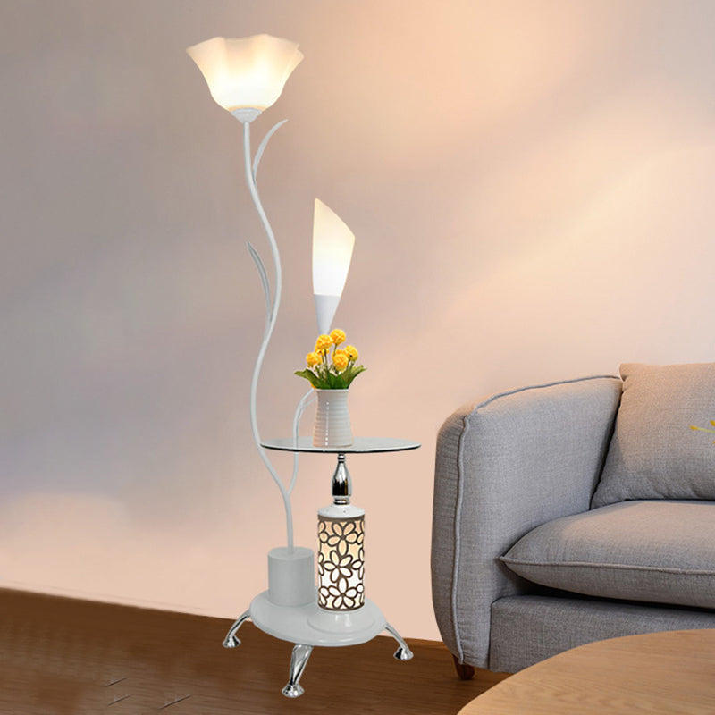 Branch-achtige arm metallic vloerlamp rustieke stijl 2-kopen logeerlicht die licht in zwart/wit staat