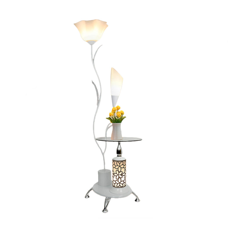 Branch-achtige arm metallic vloerlamp rustieke stijl 2-kopen logeerlicht die licht in zwart/wit staat