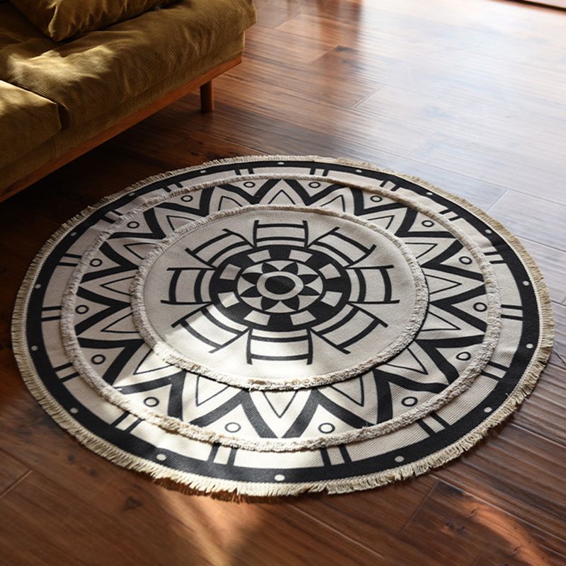 Creative Graphic Design Rug Aesthetic Round Carpet with Fringe Cotton Blend Rug for Home Decor