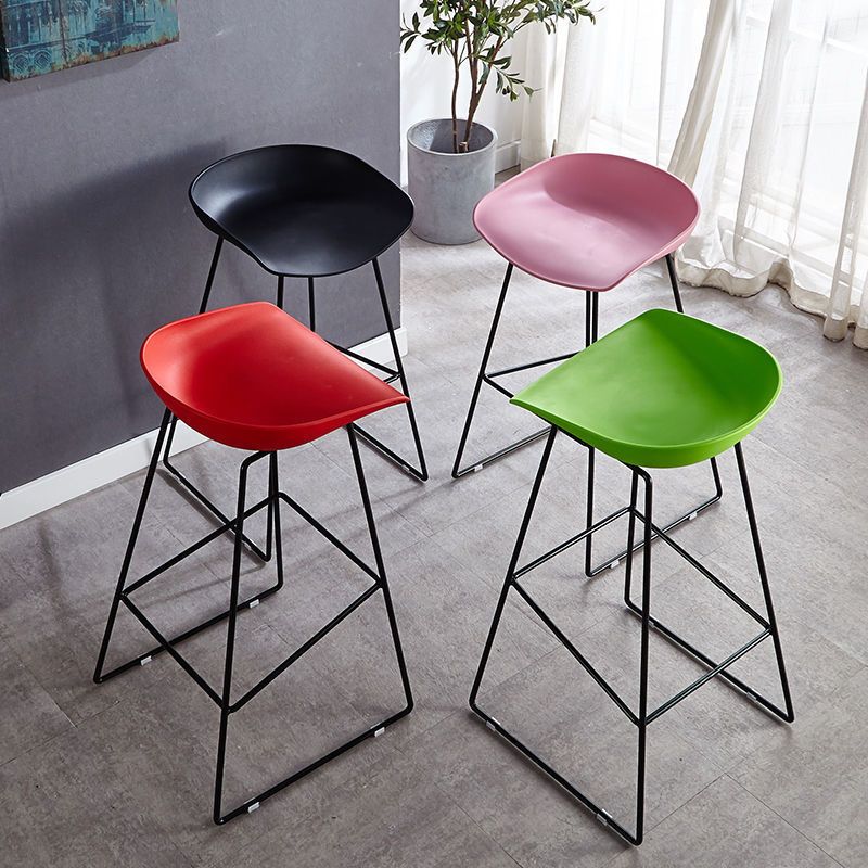 Scandinavian Coffee Shop Footrest Stool Matte Finish Plastic Bar Stool