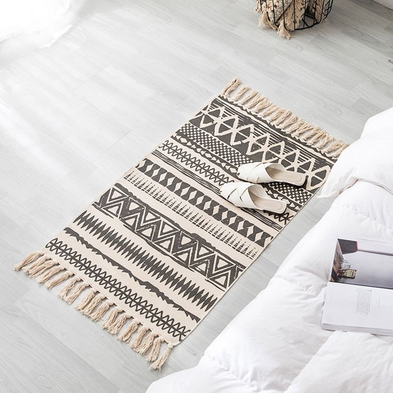 Beige Bohemian Rug Cotton Ethnic Pattern Carpet Fringe Indoor Rug for Home Decoration