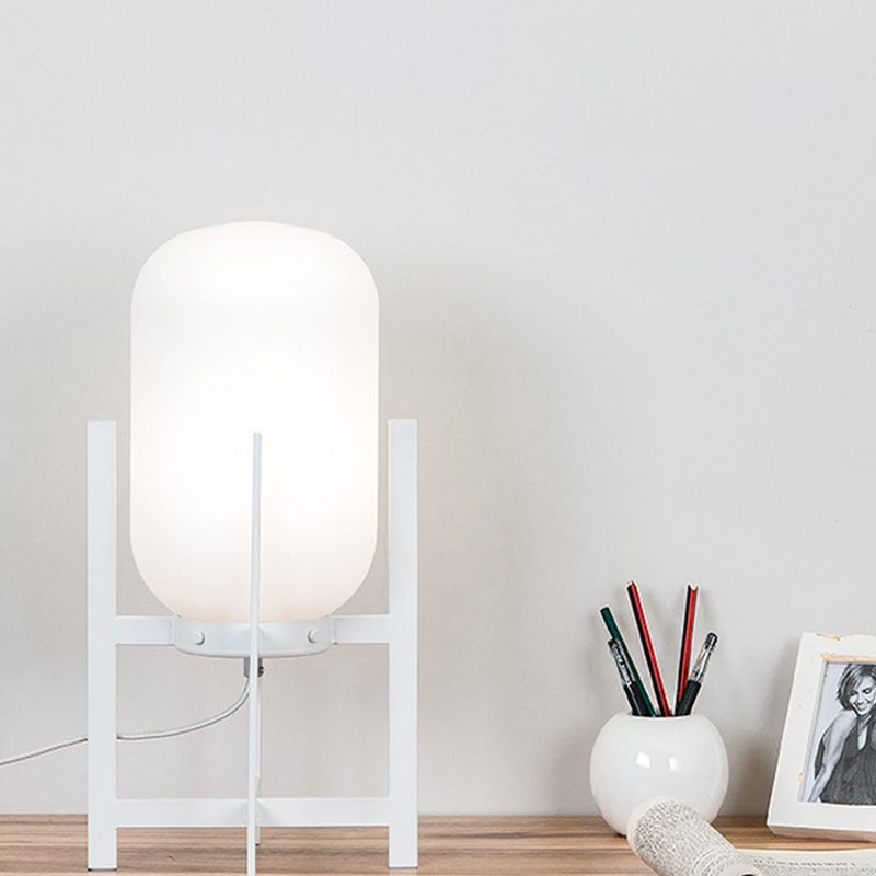 Lampada da tavolo da notte in ferro quadrupede moderno leggero singolo bianco/nero la spia di lettura con tonalità di vetro opale o grigio