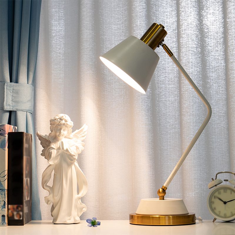 Moderne Augen für Pflegetisch leichte metallische Tischlampe für das Studium Schlafzimmer Wohnzimmer