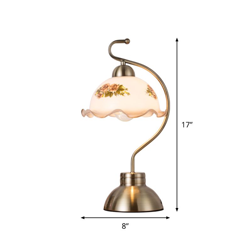 Einzelbirnen -Nacht -Ständer leichte pastorale Rüschenraube Hemisphäre Weißglas Tischlampe mit Messingbogen Arm