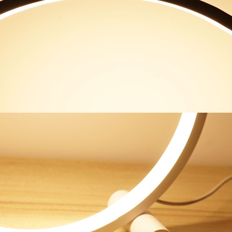 Eenvoudige halo ring nachtkastje verlichting metalen 1-head led tafellamp met USB-netsnoer