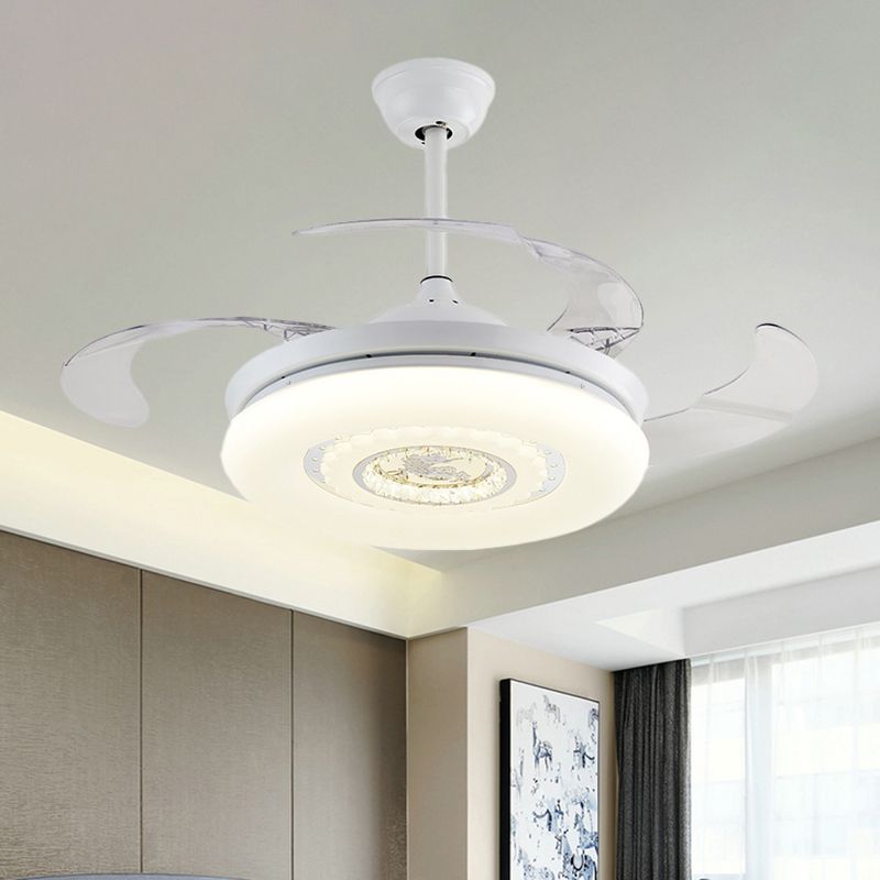 Bruin/wit/gouden ronde semi -spoelige Noordse stijl 42,5 "W LED Acrylhangende ventilatorverlichting met 4 messen