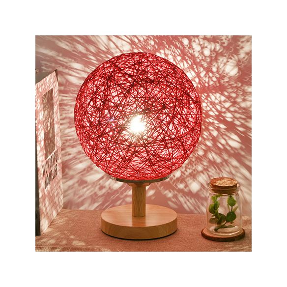 Rattan handgewebte Tischlampe zeitgemäß 6 "/7" W 1 Glühbirnen weiß/rotes Tischlicht mit globaler Schatten und Holzbasis