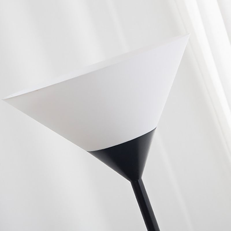 Makkaron 1-Licht Torchiere Stehlampe konisch stehendes Licht mit Acrylschatten