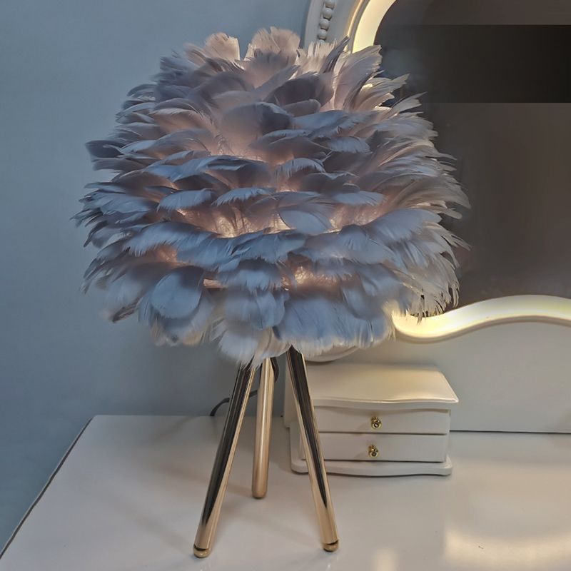 Modern Style Desk Lighting Fixture Creative Feather Desk Lamp for Bedroom