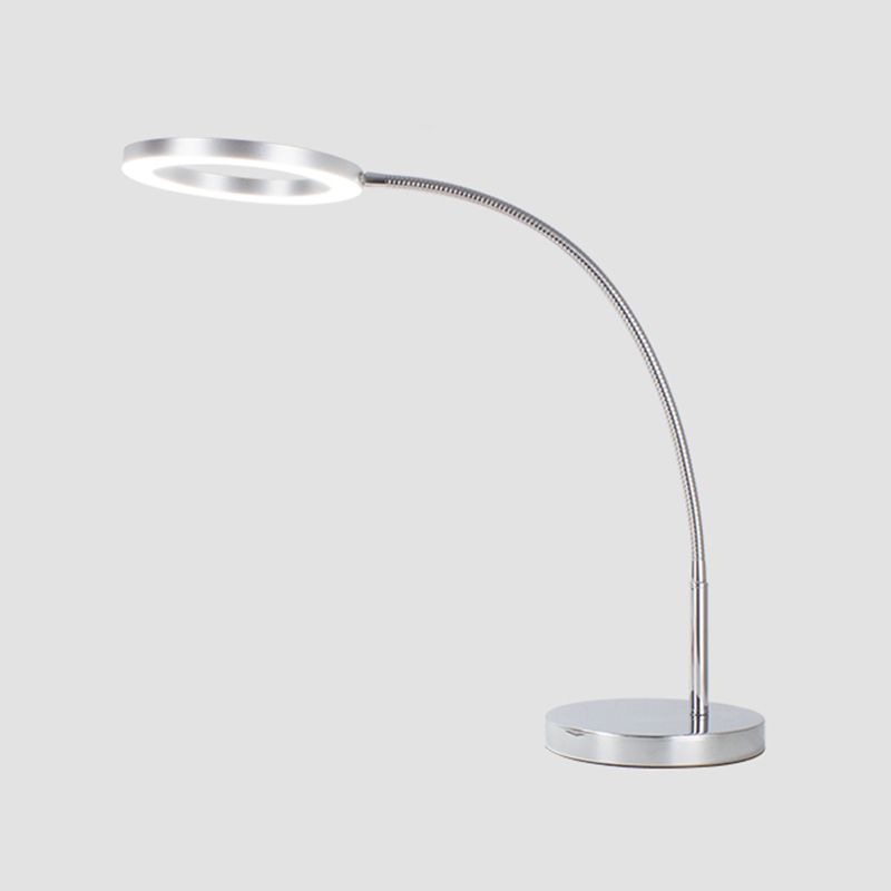 Lampada da tavolo da notte lineare stile moderno in metallo leggero leggero in argento