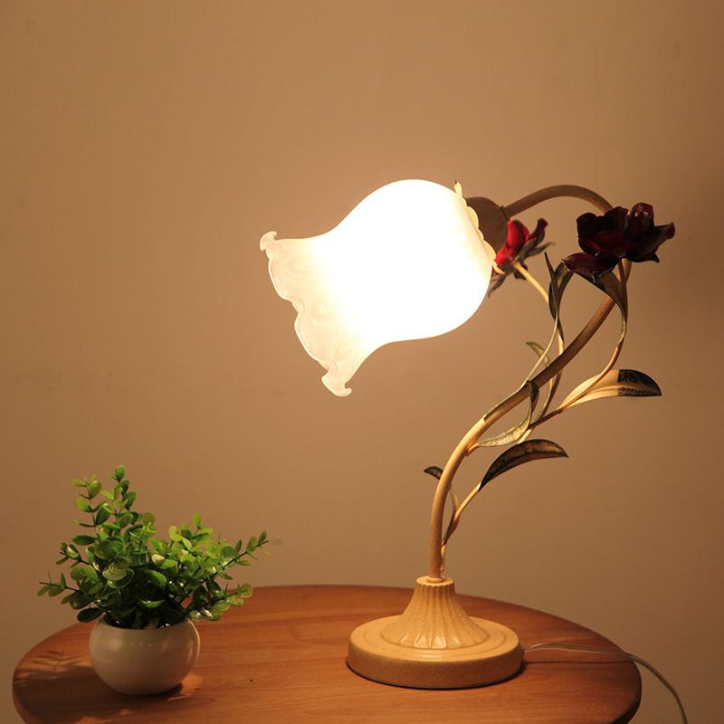 1-Bulb Table Light Korean Garden Dinning Room Night Lamp with Floral Opal Frosted Glass Shade in Red/Pink