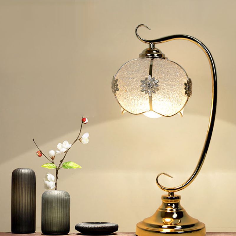 Modern Style Table Lamp Metal Flower Desk Lamp Fixture for Bedroom