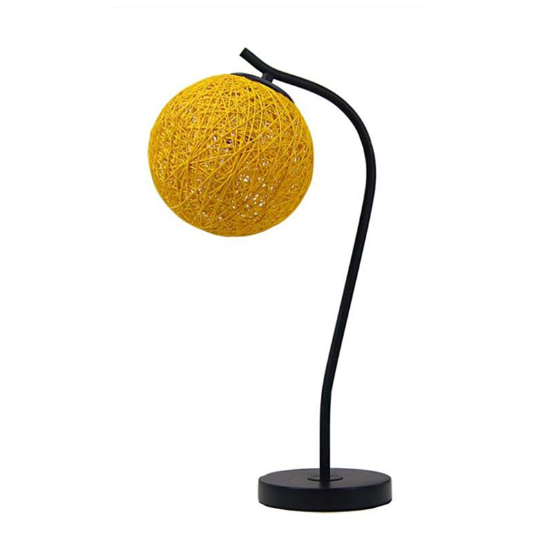 Yellow/Ivory Handmade Table Lamp Countryside Style 1-Light Rattan Table Lamp with Ball Shade for Bedroom