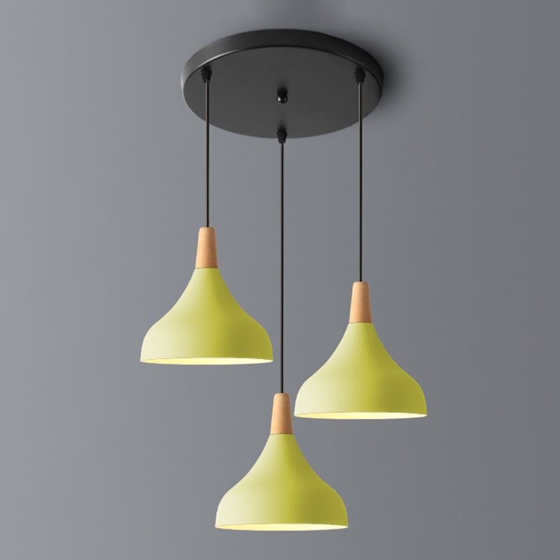 Swell Form Pendant Light Makkaron Metall 3-Kopf-Multi-Hanging-Leuchte mit Holzspitze