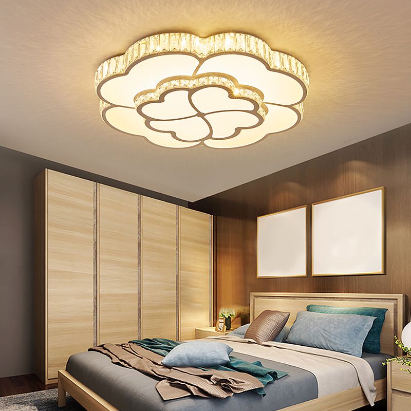 19.5"/23.5‚Äú/31.5‚Äú W LED Flush Ceiling Light Modern Petal Crystal Flush Mount Lighting in White for Bedroom