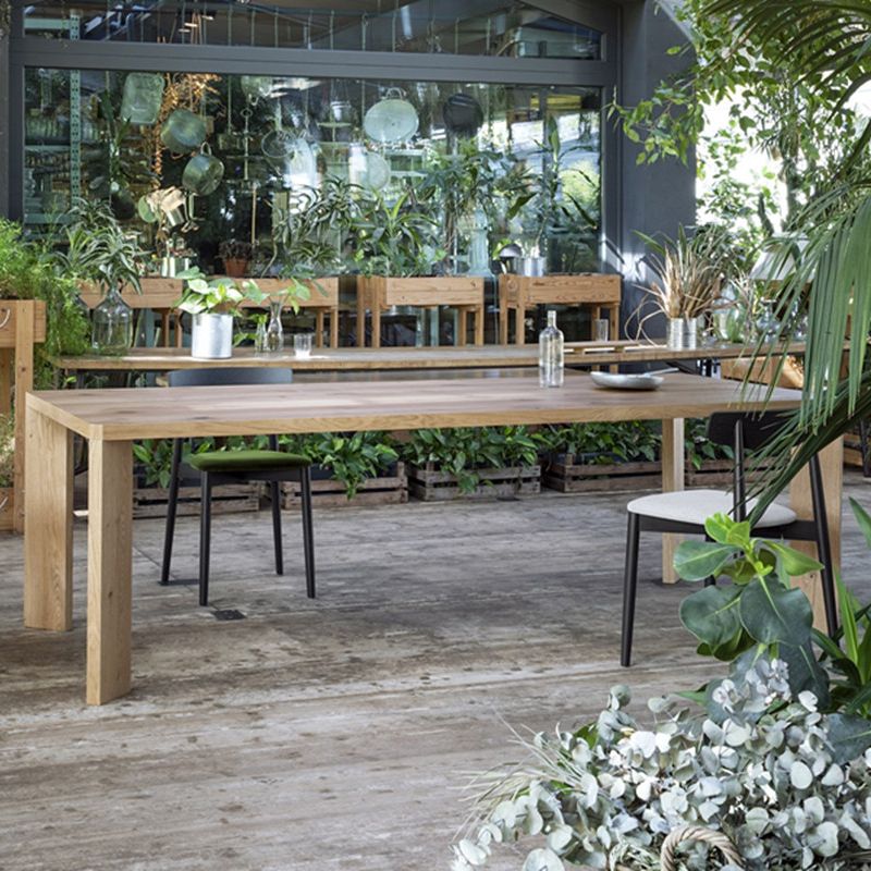 Eigentijdse eettafel massief houten tafel met 4 poten voor eetkamer