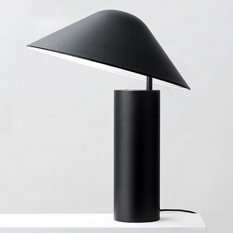 Pilztischleuchte modernistische Aluminium -LED -Nachttischlampe in Schwarz mit Zylindereisenbasis