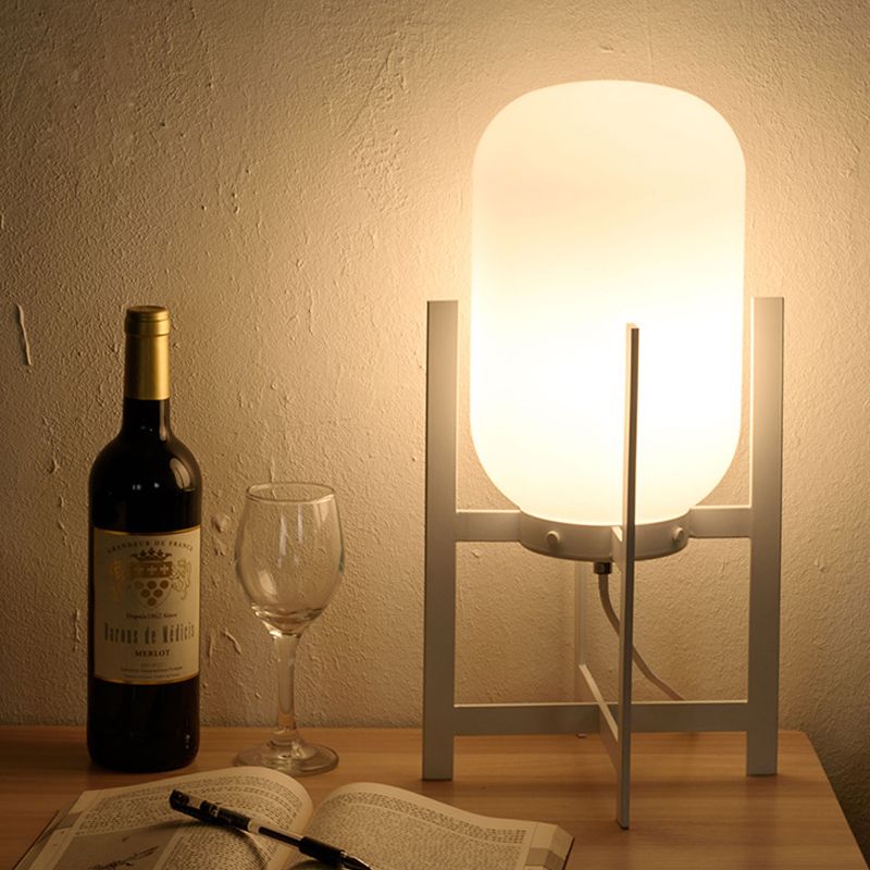 Lampada da tavolo da notte in ferro quadrupede moderno leggero singolo bianco/nero la spia di lettura con tonalità di vetro opale o grigio