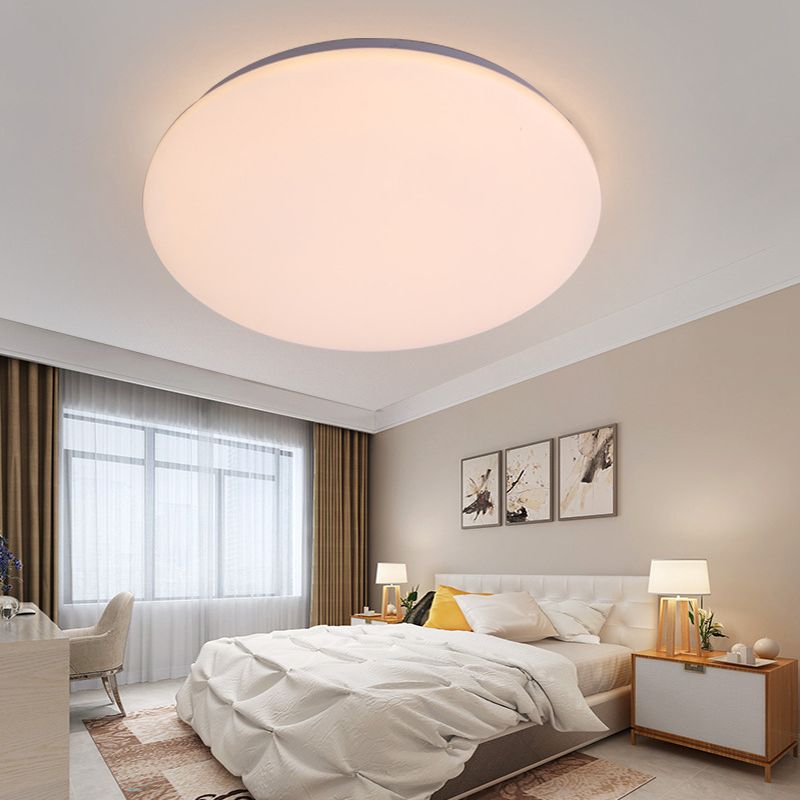 1 Light Round Flush Mount Light Modern Style Metal Flush Mount Lamp in White