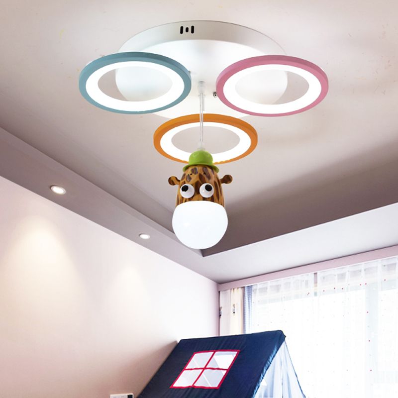 Cercles acryliques Pendante Carton de dessin animé LED Finition blanche Finition suspendue avec girafe / Horse Design pour chambre à coucher