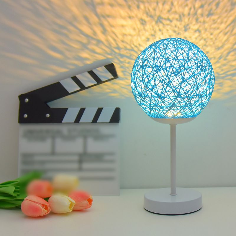 Lampada da tavolo Macaron Luce da scrivania a 1 luce con tonalità rattan per soggiorno