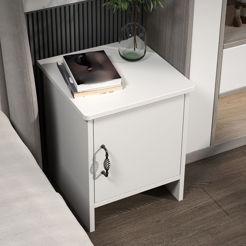 19" H Imitation Wood Nightstand Modern Night Table with 1-Door