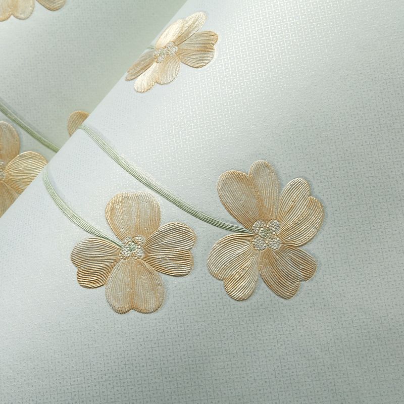 Decorative Four-Leaf Clover Wallpaper for Baby in White and Yellow Non-Woven Wall Decor, 33 ft. x 20.5 in