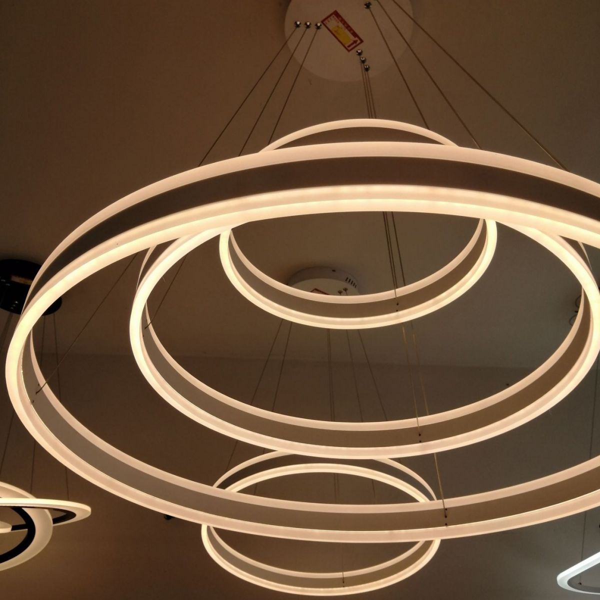 Lustres circulaires en métal brun contemporain Cafe Chandelier suspendu