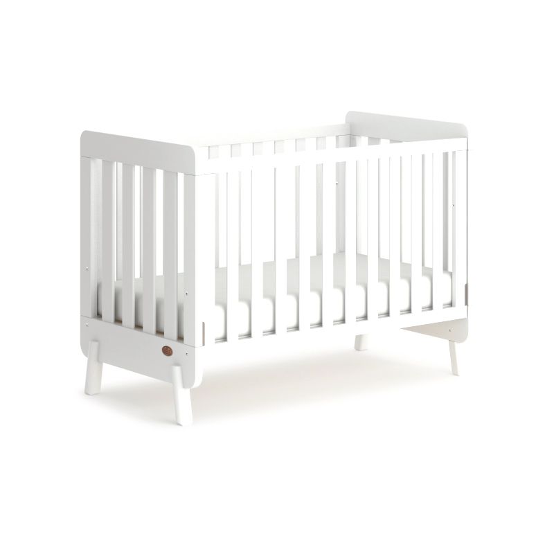 Nordic Style Bedroom Crib Solid Wood 3-In-1 Convertible Crib