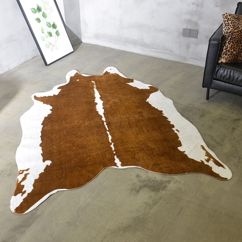 Modernism Cow Skin Pattern Rug White and Black Polyester Rug Non-Slip Pet Friendly Washable Carpet for Living Room