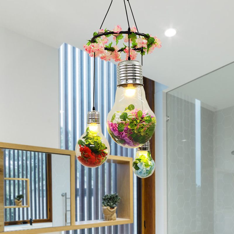 Heldere glazen lampcluster hanger industrieel 3 lichten restaurant led plafondlamp in zwart met bloemendecoratie