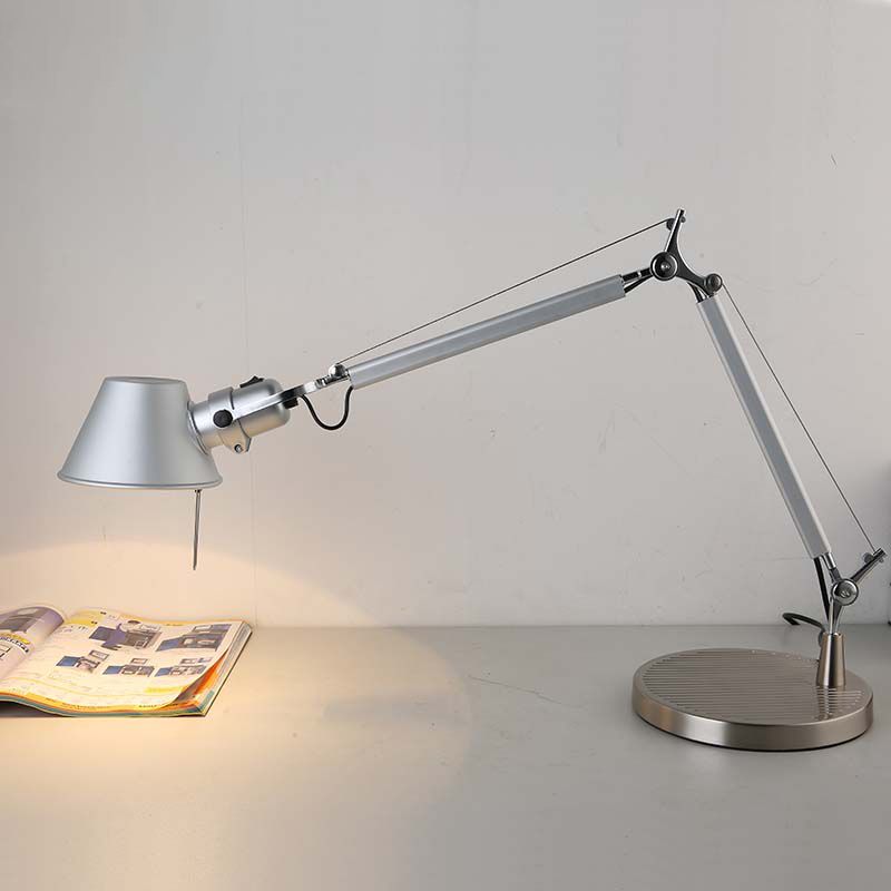 Lámpara de mesa telescópica industrial de 1 luces de lectura de metal luz con sombra cónica en plata