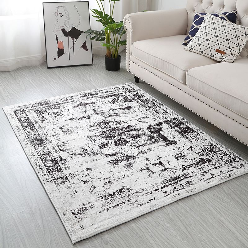 White Tone Ethnic Print Rug Polyester Antique Carpet Non-Slip Backing Indoor Rug for Home Decoration