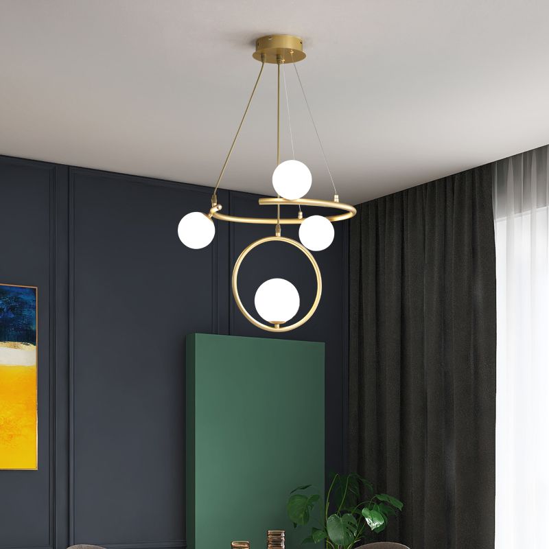 Lumière pendentielle du globe de verre dans le lustre en fer laqué pour la salle à manger de style créatif moderne pour la salle à manger