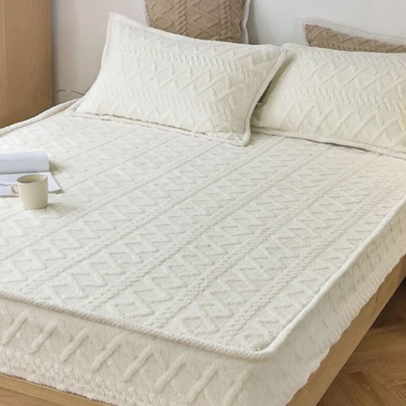 Modern Polyester Bed Sheet Set Super Soft Flannel Soild Pillowcase