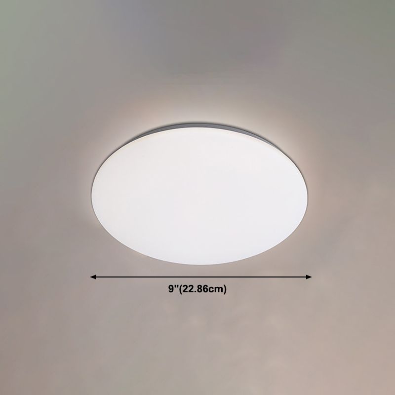 1 Light Round Flush Mount Light Modern Style Metal Flush Mount Lamp in White