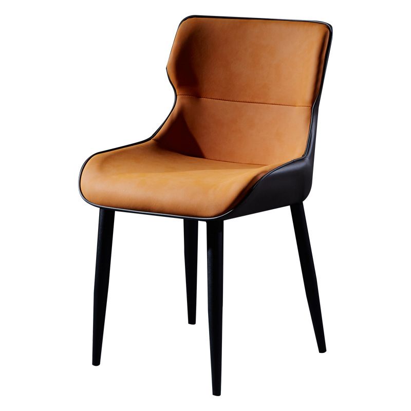 Sedia da pranzo in pelle moderna sedia a Wingback interno con gambe nere