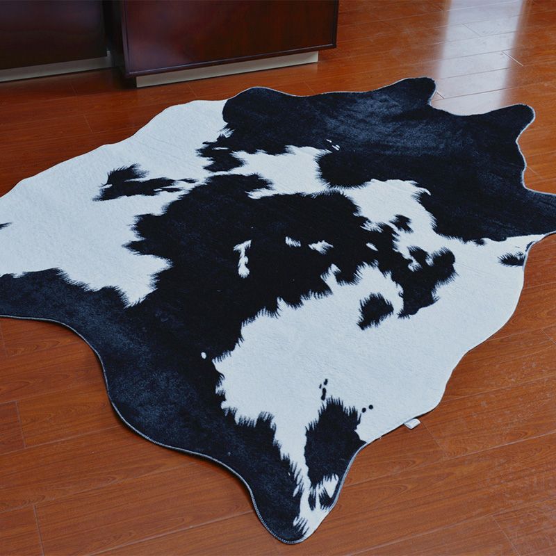 Tapis de peau d'animal de forme irrégulière