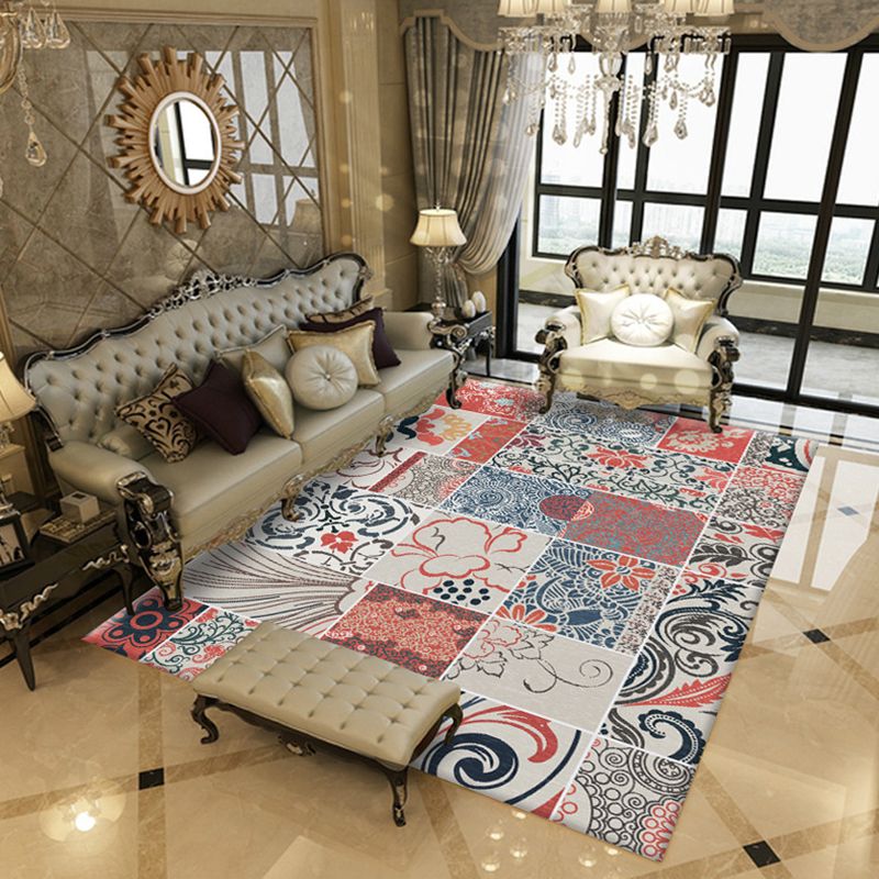 Traditioneller Indoor -Teppich Polyester Blumendesign Teppich Fleckenfestem Teppich für Wohnkultur