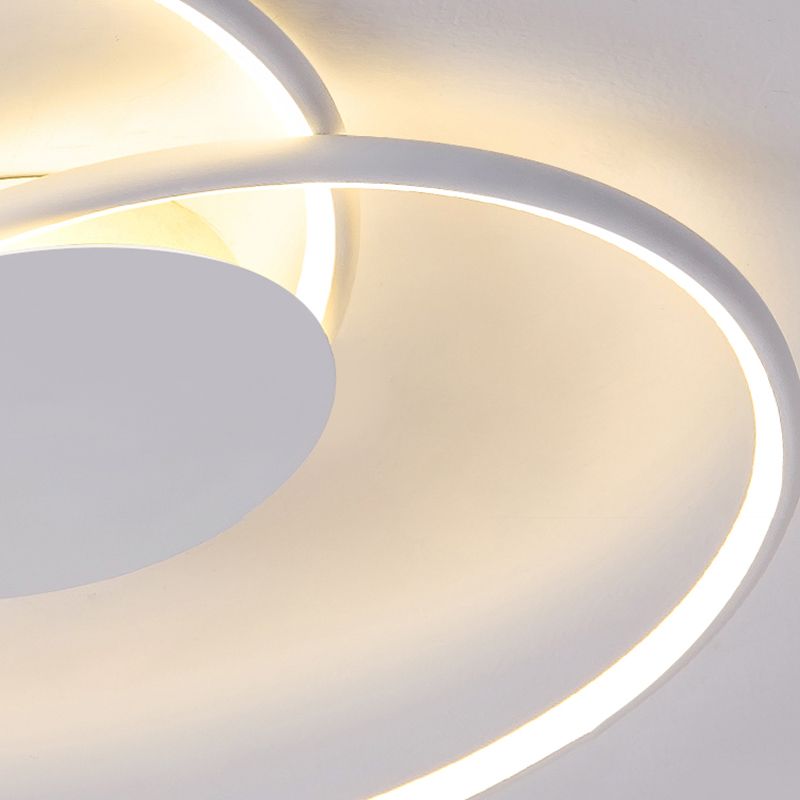 Moderne metalen Swirl Linear Flush Mount Ceiling Light met acryl schaduw voor salon