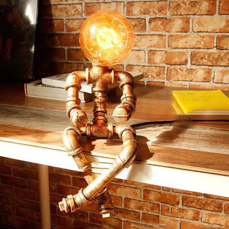 Retro -Stil Eisenrohr Tischlampe Roboterform 1 Leuchttischlampe für Schlafzimmer